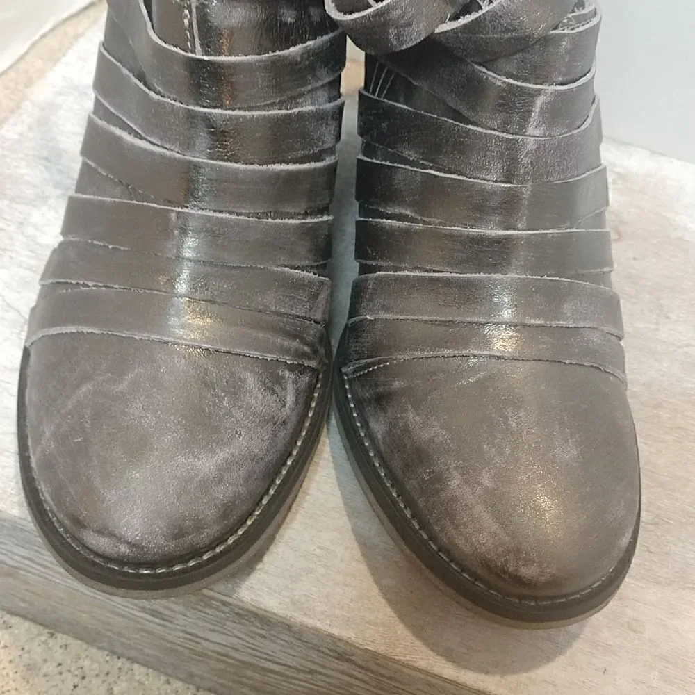 👍 Free People Distressed Booties Size 7 / 37.       A6